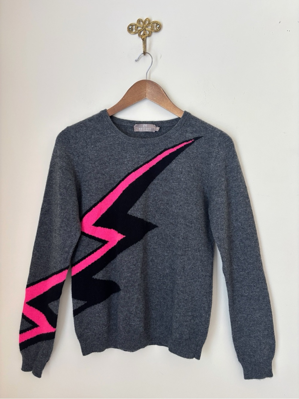 Brodie Grey & Pink Lightning Bolt Cashmere Pullover Sweater Small